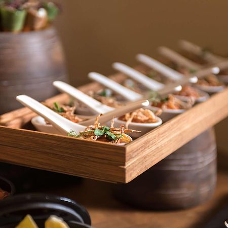 Radisson Blu Hotel Riyadh Convention And Exhibition Center Экстерьер фото A selection of tapas