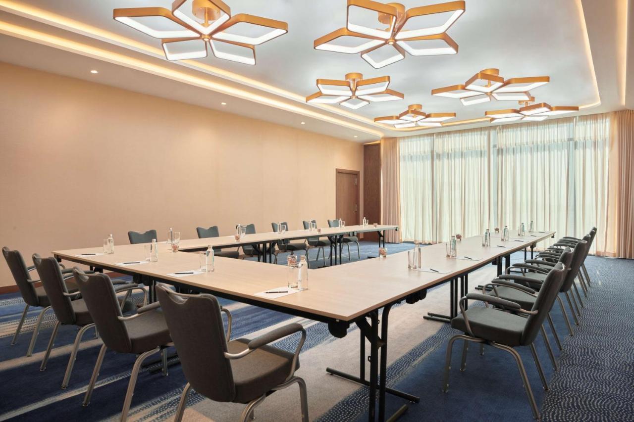 Radisson Blu Hotel Riyadh Convention And Exhibition Center Экстерьер фото Meeting room