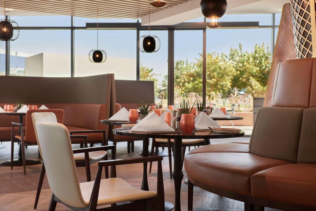 Radisson Blu Hotel Riyadh Convention And Exhibition Center Экстерьер фото The restaurant