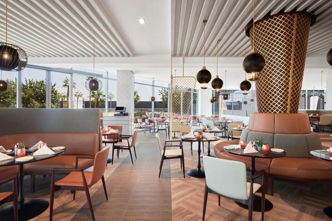 Radisson Blu Hotel Riyadh Convention And Exhibition Center Экстерьер фото The restaurant