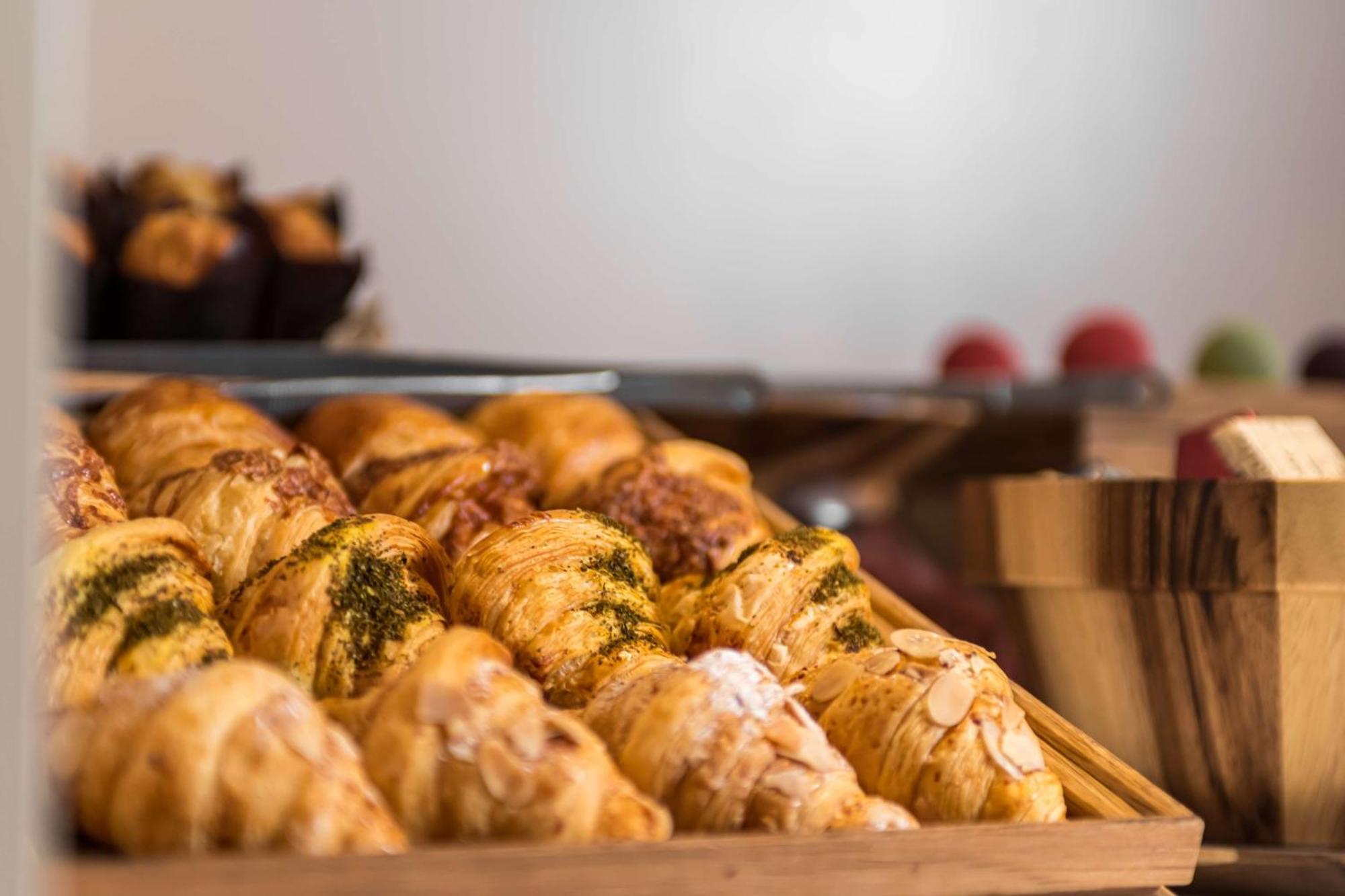 Radisson Blu Hotel Riyadh Convention And Exhibition Center Экстерьер фото Croissants