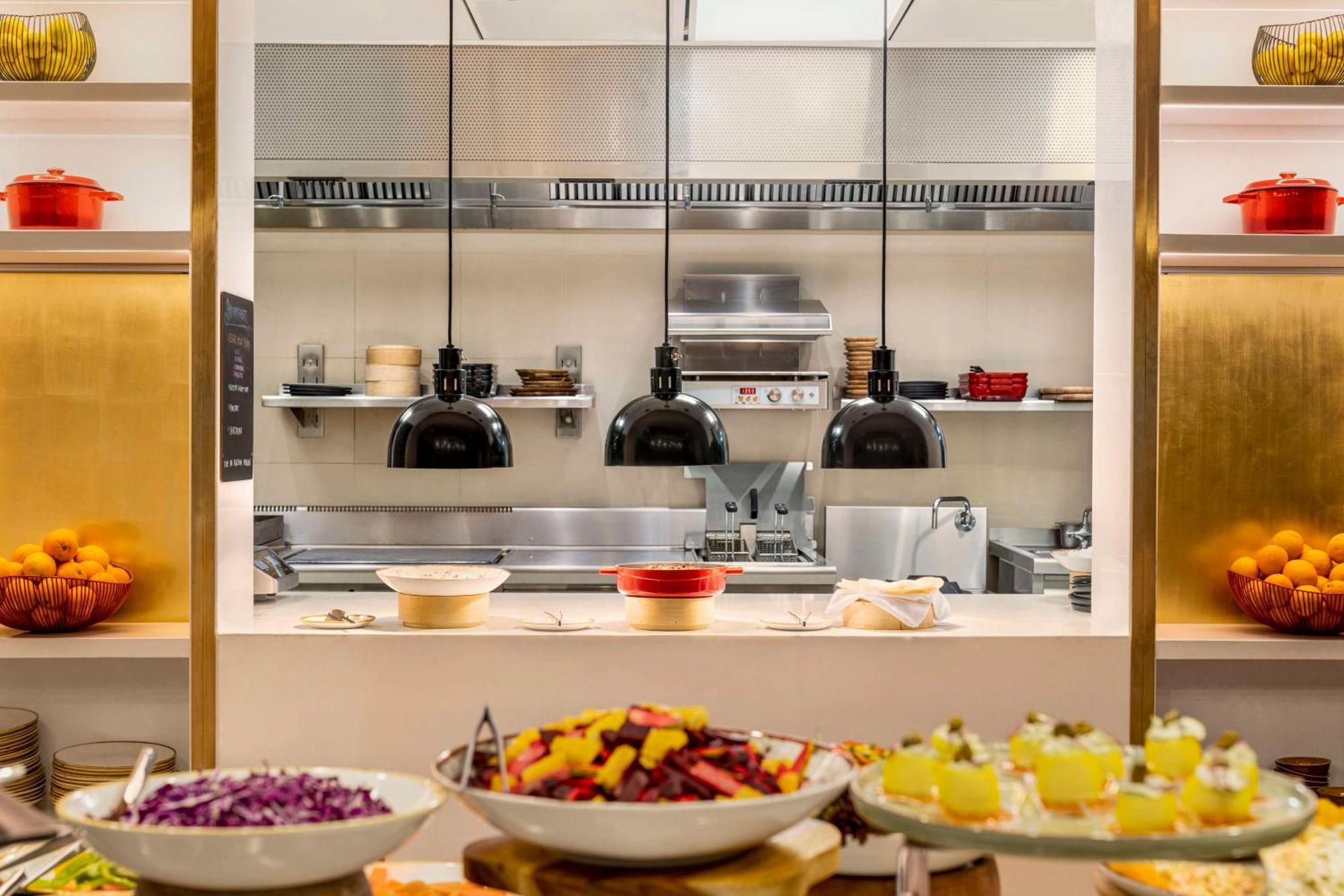 Radisson Blu Hotel Riyadh Convention And Exhibition Center Экстерьер фото The kitchen at the restaurant