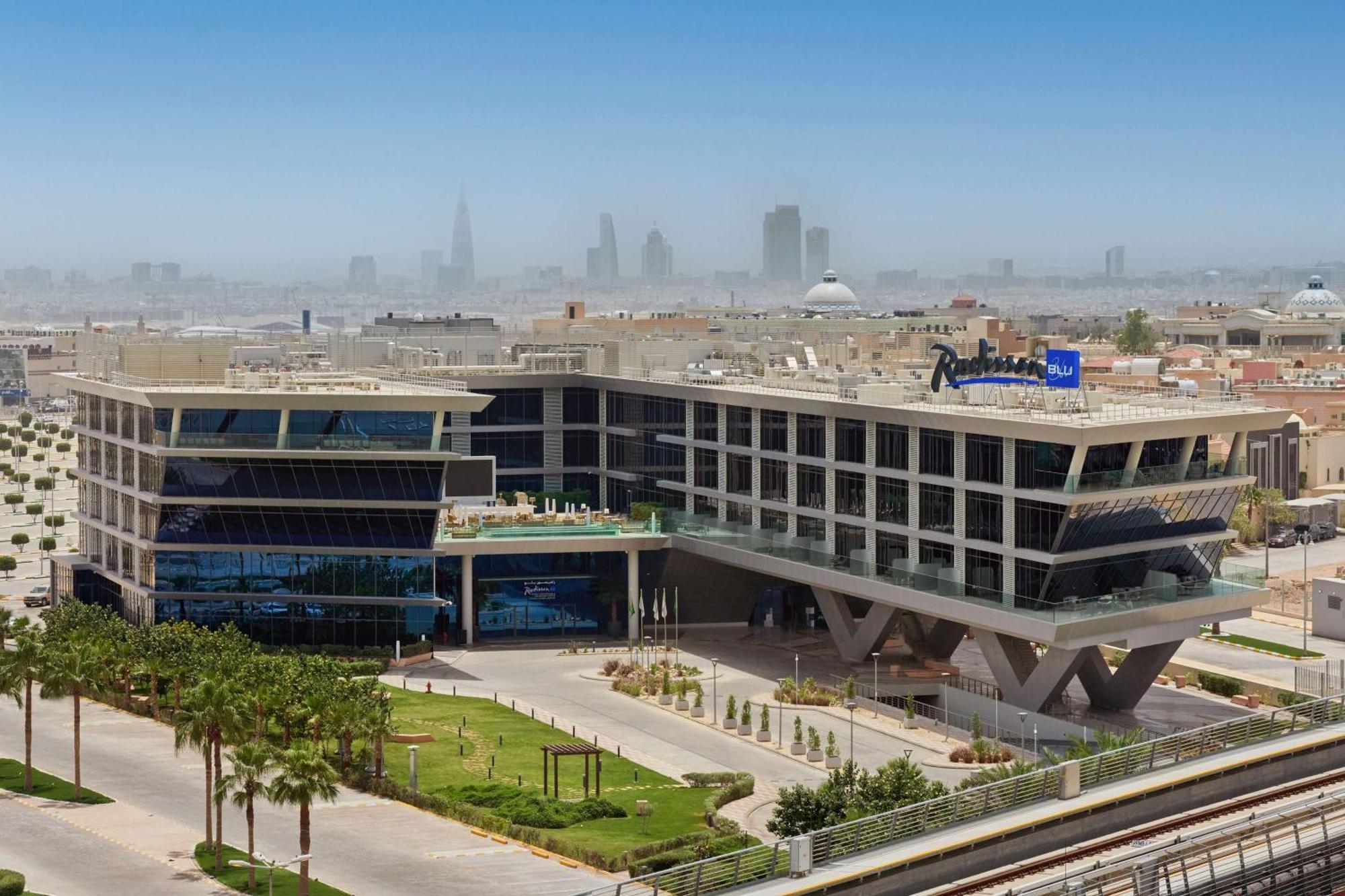 Radisson Blu Hotel Riyadh Convention And Exhibition Center Экстерьер фото The American University in Cairo