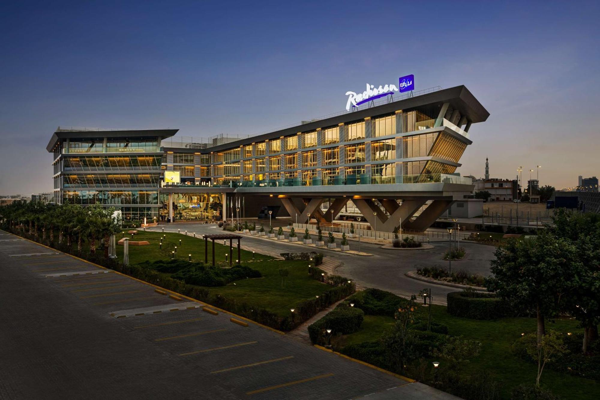 Radisson Blu Hotel Riyadh Convention And Exhibition Center Экстерьер фото Radisson Hotel, Kathmandu