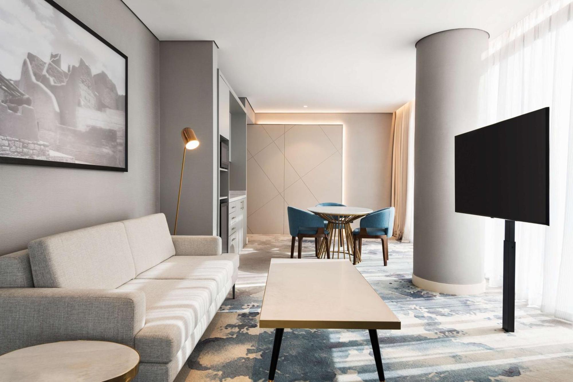 Radisson Blu Hotel Riyadh Convention And Exhibition Center Экстерьер фото A suite at the hotel