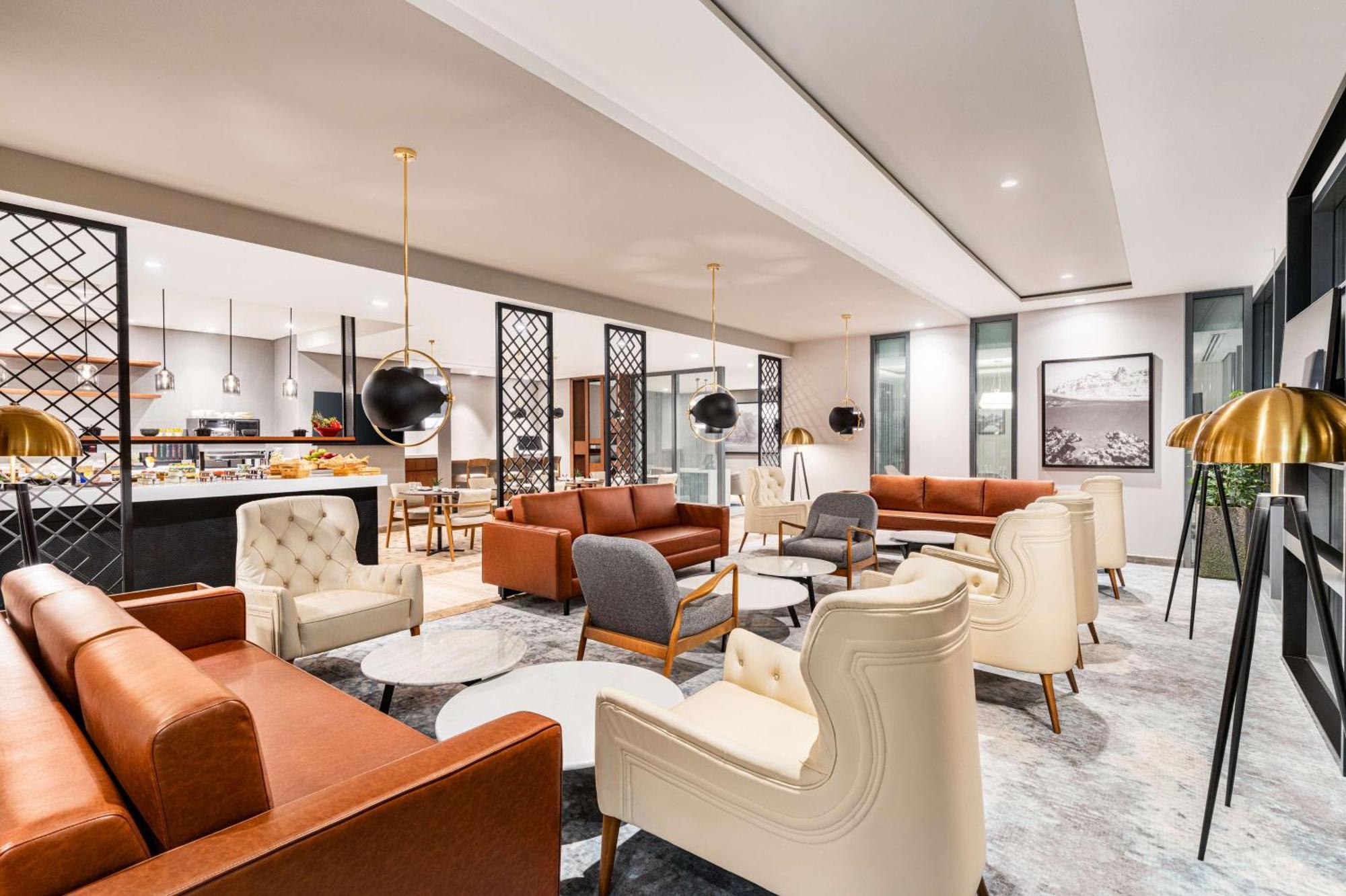 Radisson Blu Hotel Riyadh Convention And Exhibition Center Экстерьер фото The lounge at the airport