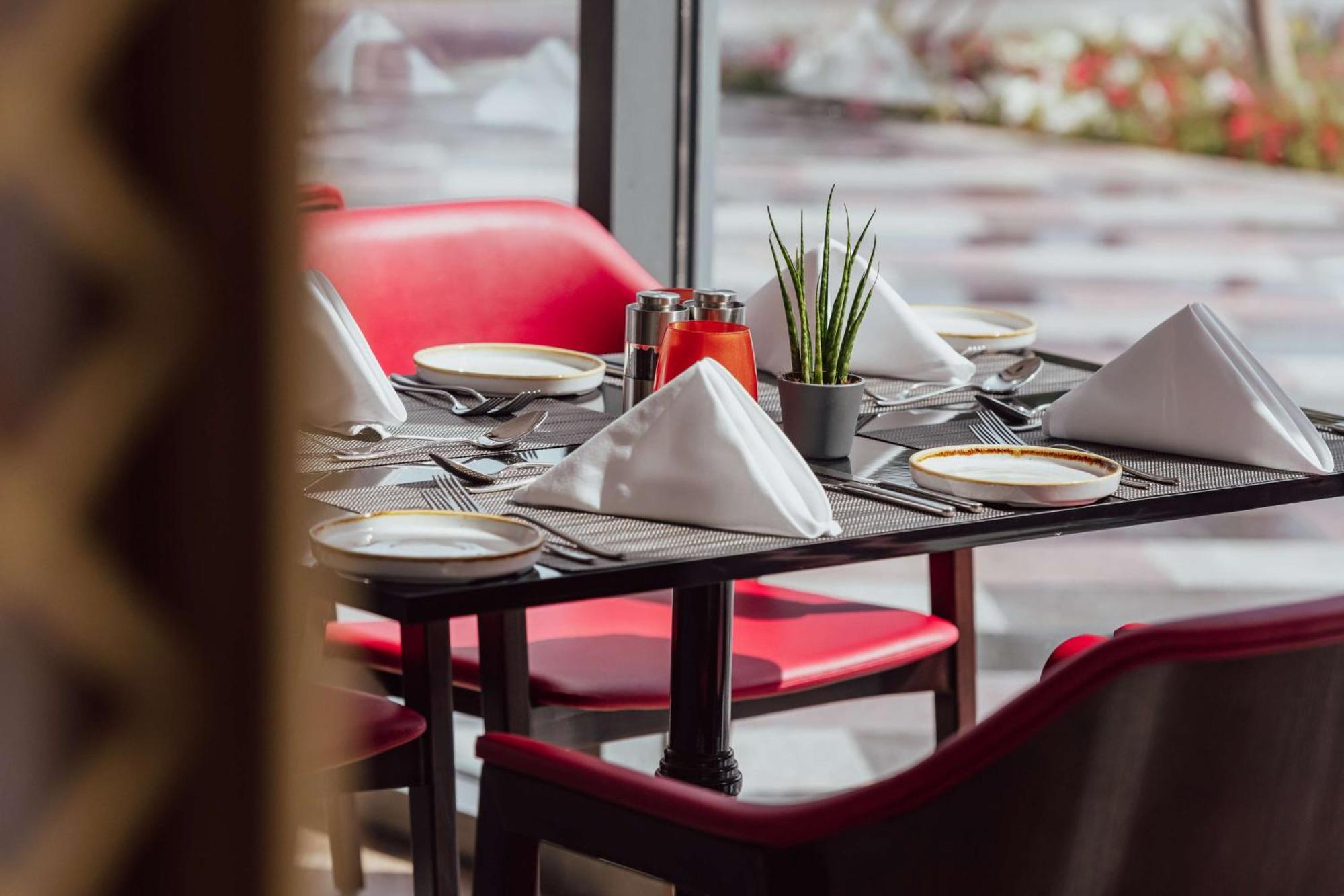 Radisson Blu Hotel Riyadh Convention And Exhibition Center Экстерьер фото Restaurant