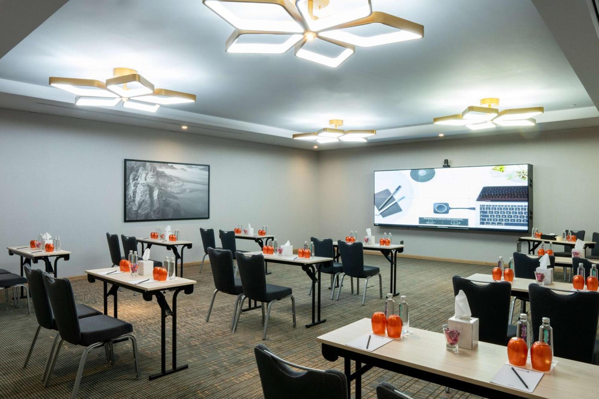 Radisson Blu Hotel Riyadh Convention And Exhibition Center Экстерьер фото Meeting room